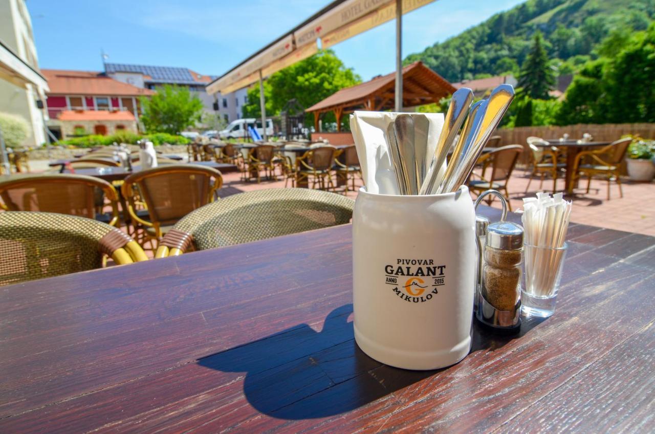 Hotel Galant Mikulov Exterior foto