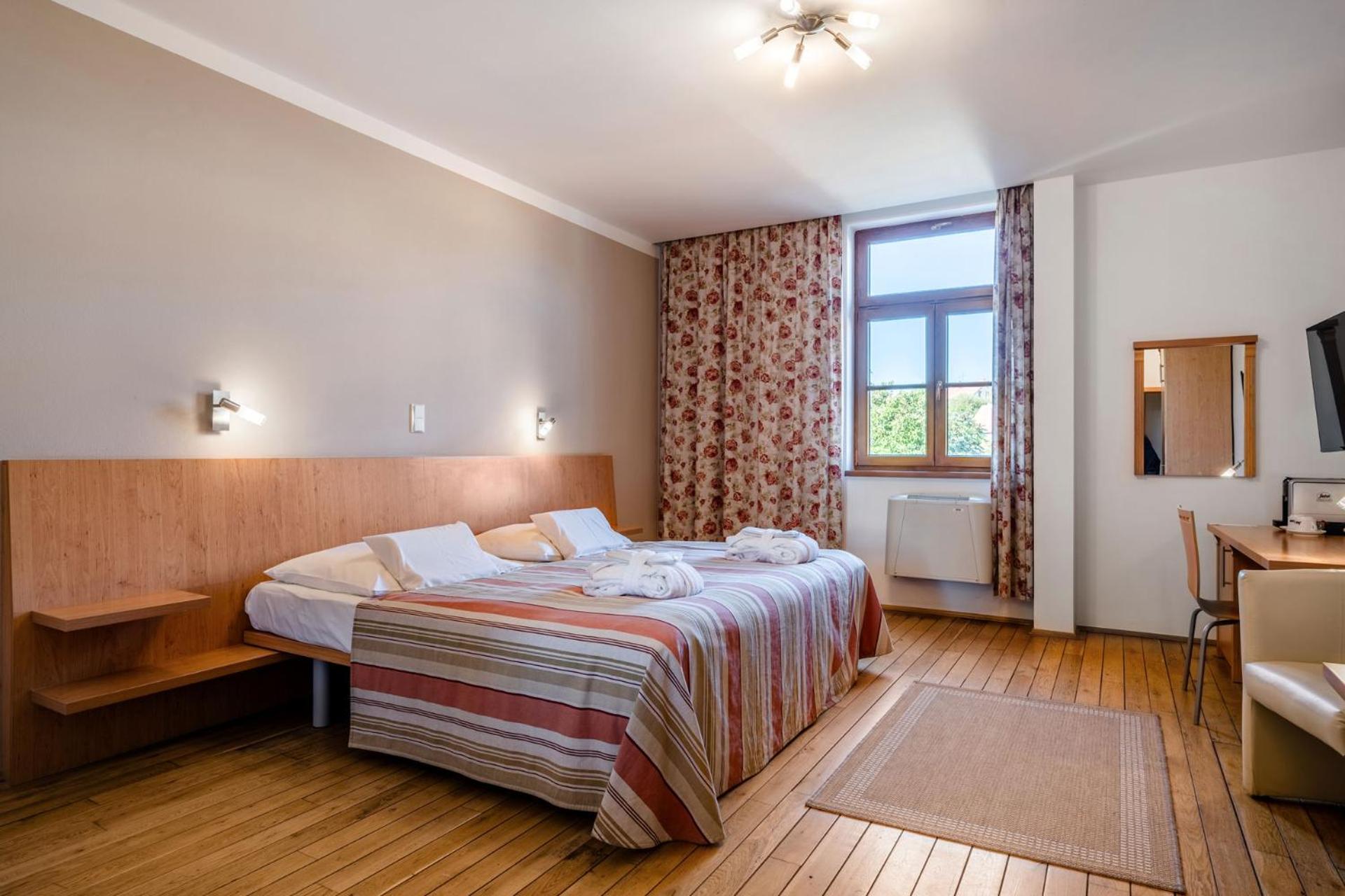 Hotel Galant Mikulov Exterior foto